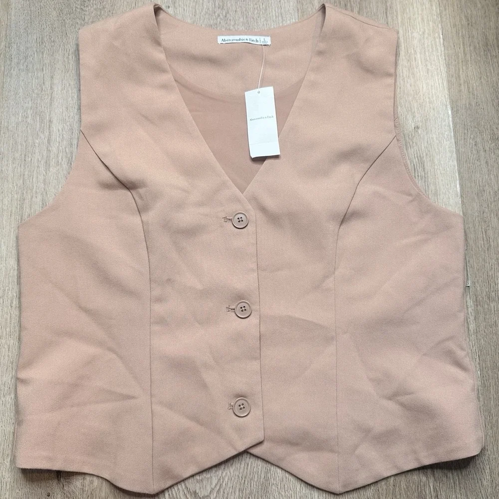 Abercrombie & Fitch Vest Women's L Beige  V-Neck Sleeveless‎ Button Preppy NWT